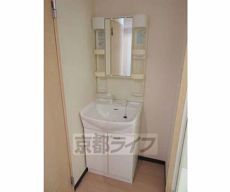 洗面設備　独立洗面台。