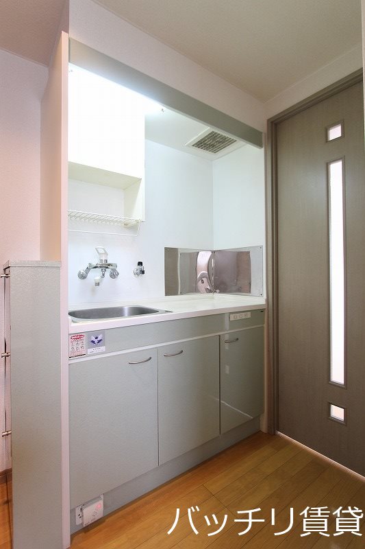キッチン　同型タイプの為、現状を優先致します。