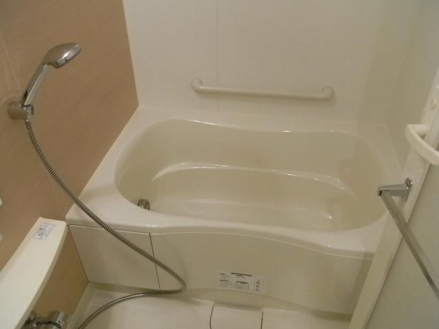 バス・シャワールーム　追い焚き機能付浴室