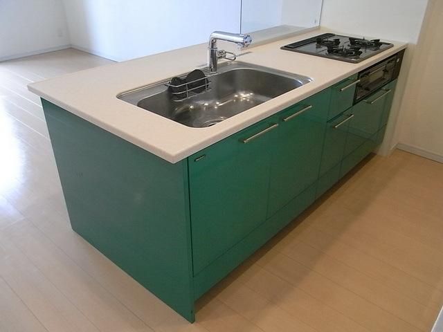 キッチン　３口ガスシステムキッチン