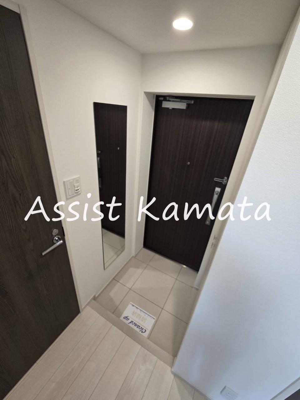 玄関　写真は同タイプの別号室です