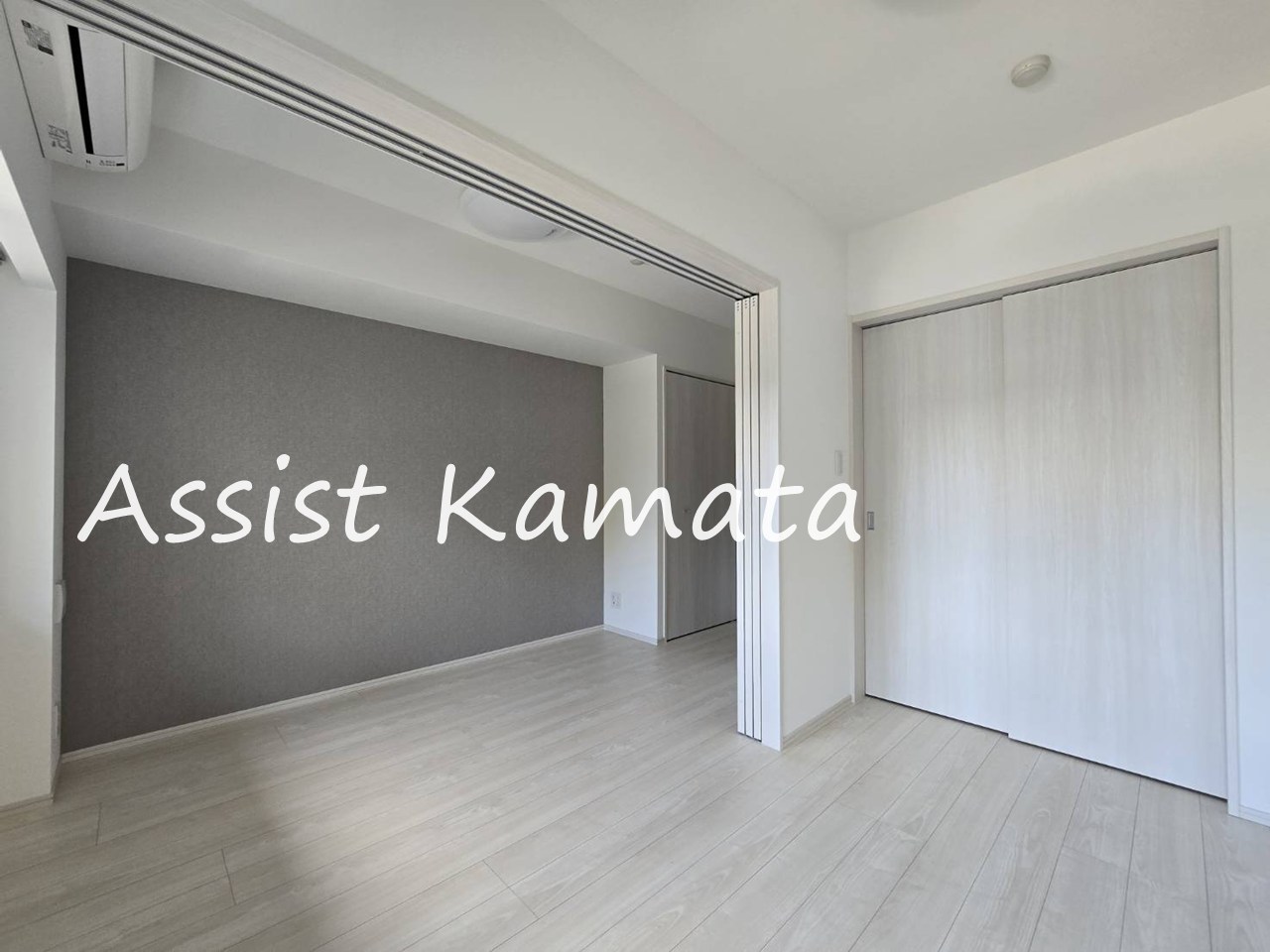 居室・リビング　写真は同タイプの別号室です