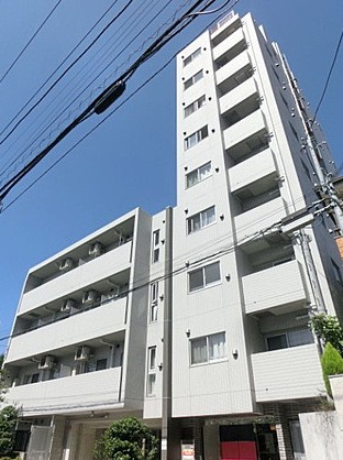 建物外観　鉄筋コンクリート造のがっちりとした造り。