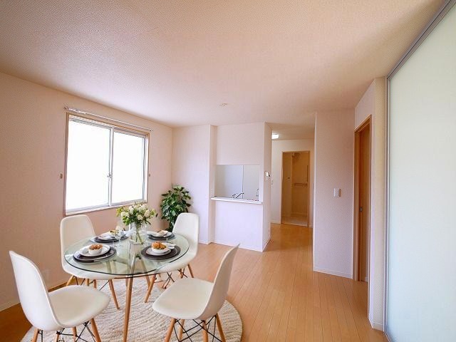 居室・リビング　CGで家具等を配置したもので家具等は含まれません