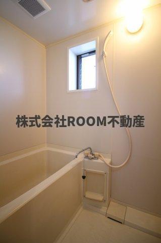 バス・シャワールーム　落ち着いた空間のお風呂です