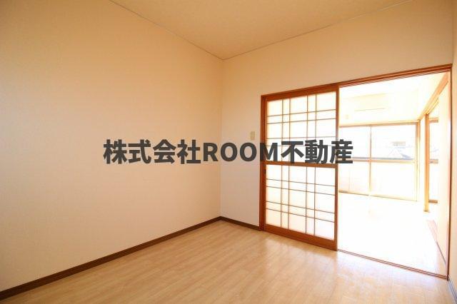 居室・リビング　こちらのリビングで趣味の時間をお楽しみください