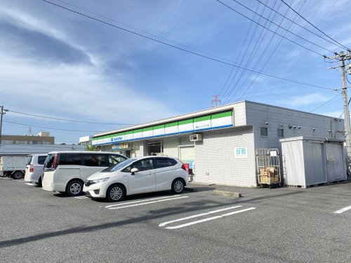 コンビニ　ファミリーマート（コンビニ）まで1063m