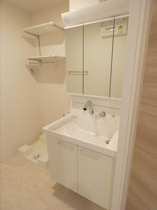 洗面設備　室内洗濯機置き場・洗髪洗面化粧台