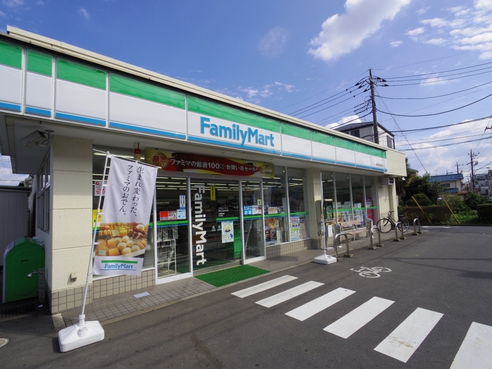 コンビニ　ファミリーマート練馬石神井町店（コンビニ）まで587m