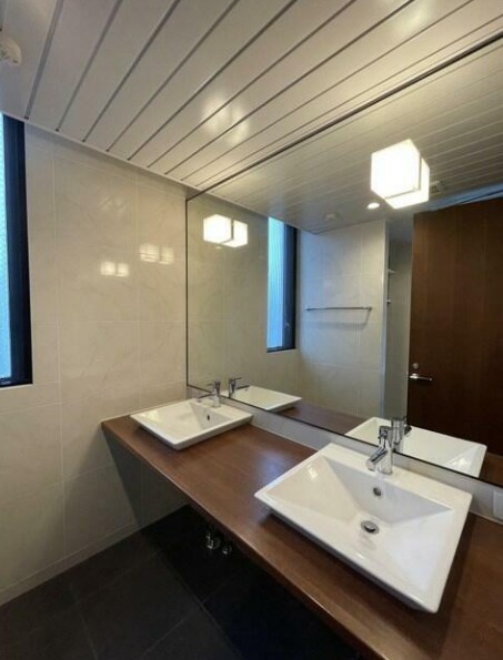 洗面設備　広い洗面スペース