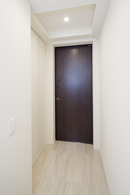 玄関　※別部屋の参考写真です。