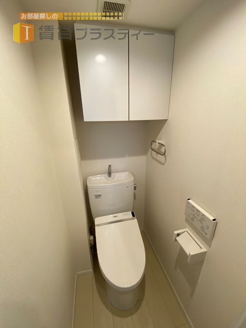 トイレ　収納棚付きです