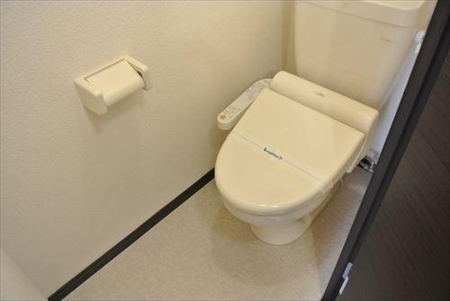 トイレ　温水洗浄便座