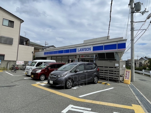 コンビニ　ローソン　豊中桜の町一丁目店（コンビニ）まで301m