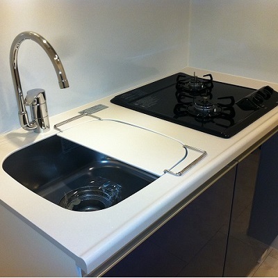 キッチン　★コンロ設置済み。渡し板で作業スペースも確保されています