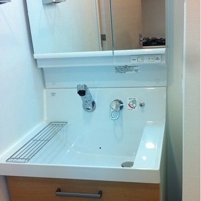 洗面設備　★独立洗面台で朝の支度もスムーズに進みます