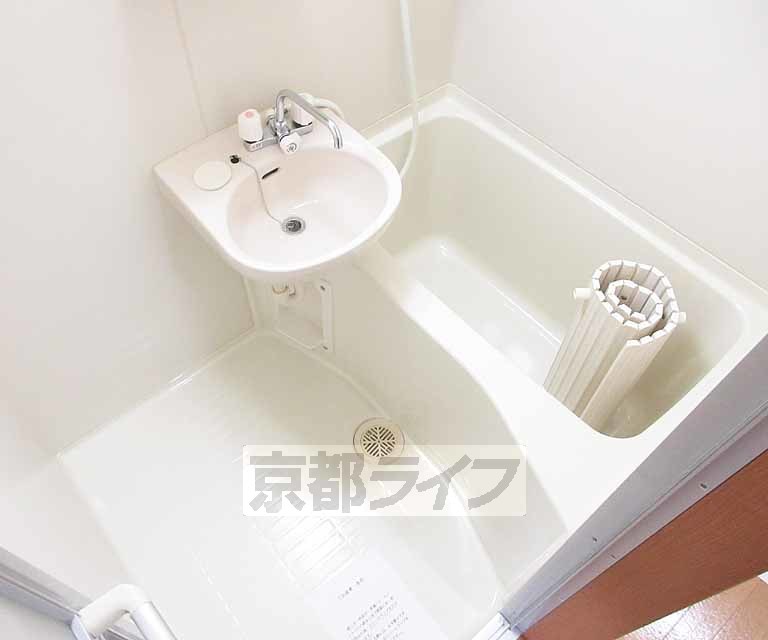 バス・シャワールーム　広めのお風呂です