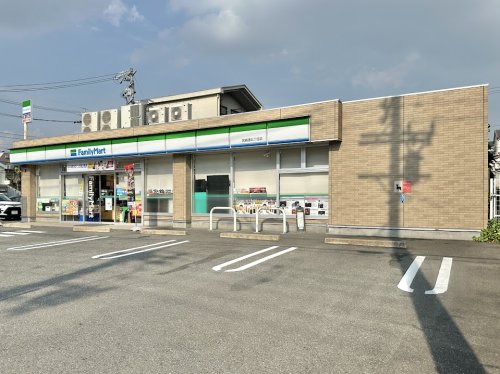 コンビニ　ファミリーマート宮崎通五丁目店（コンビニ）まで571m