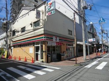 コンビニ　セブンイレブン　尼崎中央店（コンビニ）まで107m