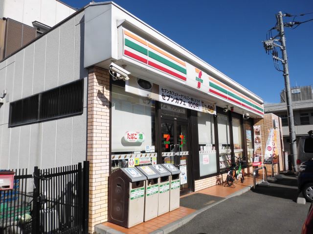 コンビニ　セブンイレブン（コンビニ）まで370m