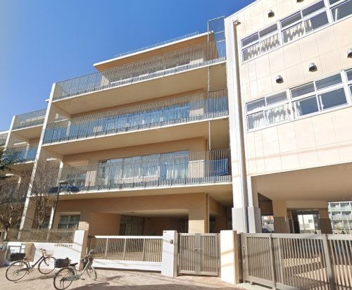 小学校　杉並区立天沼小学校（小学校）まで916m