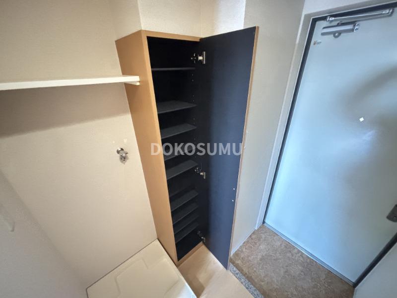 玄関　住まいの顔として相応しい、気品とゆとりのあるエントランス。