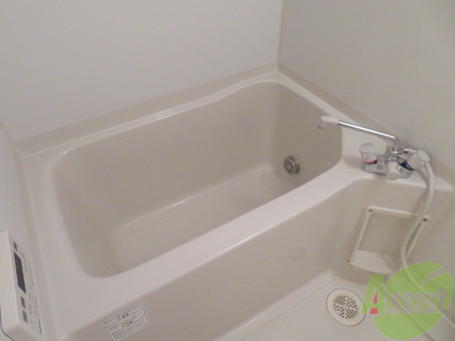 バス・シャワールーム　バスルームはこちらです。広々としてゆったり休めます。