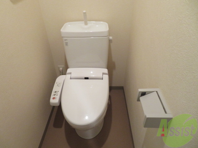 トイレ　ウォシュレット機能がついたトイレです。安心して使用できますね
