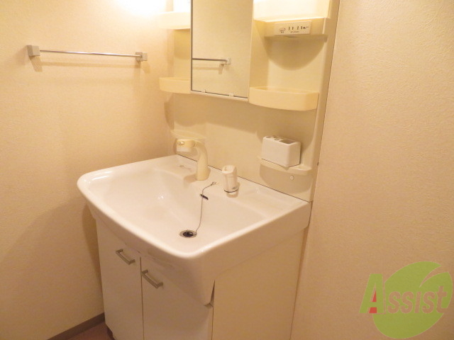 洗面設備　洗面台。朝の身支度はここでばっちり決めましょう。