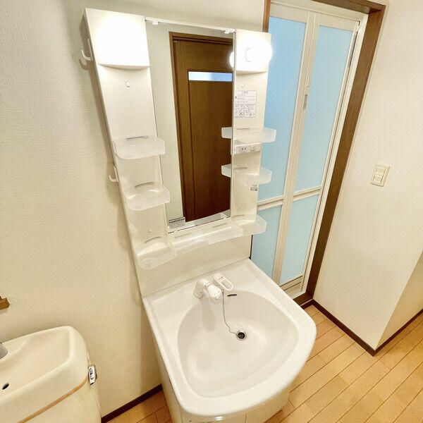 洗面設備　独立洗面台で身支度をすべて済ませてしまいましょう