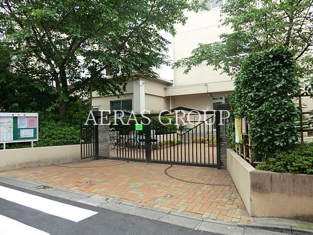 中学校　杉並区立東田中学校（中学校）まで556m