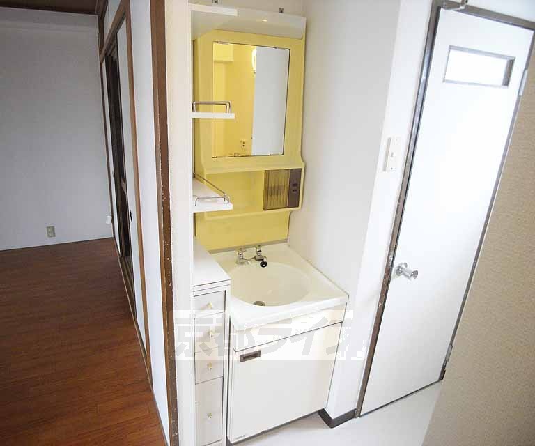 洗面設備　４０４号室写真です