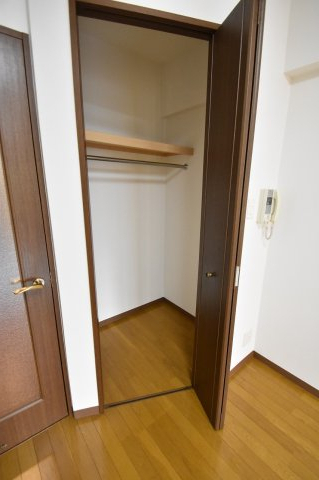 収納　ハンガーポール付のクローゼット