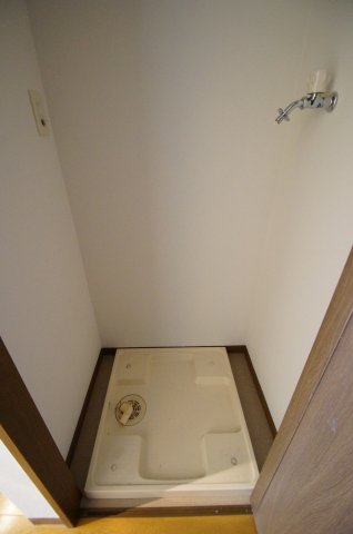 その他設備　防水パン付の室内洗濯機置場あります。