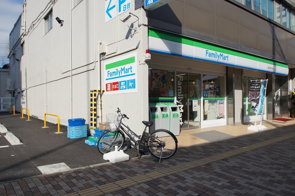 コンビニ　ファミリーマート「横浜青木町店」（コンビニ）まで285m