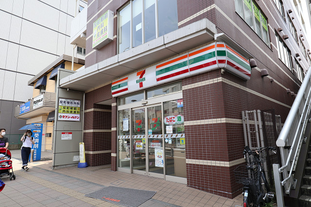 コンビニ　セブンイレブン横浜反町駅前店（コンビニ）まで338m