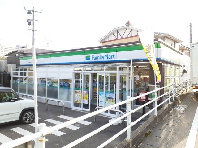 コンビニ　ファミリーマートタウン蓬莱店（コンビニ）まで1600m