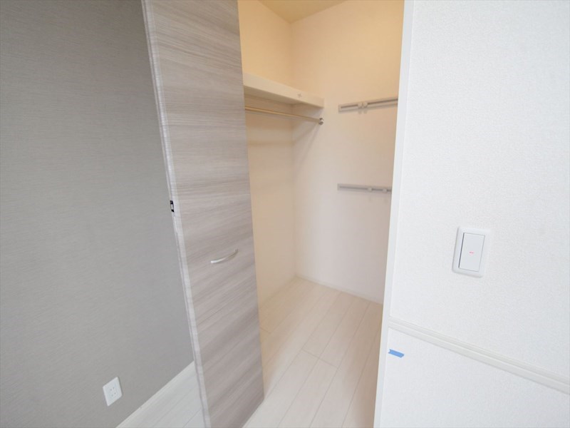 収納　ウォークインクローゼット（収納充実してます）