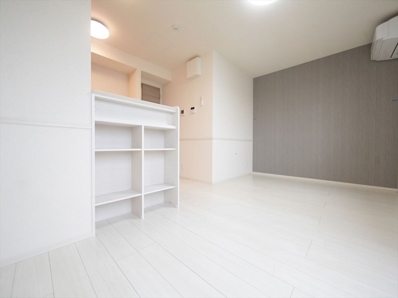 居室・リビング　ＬＤＫ11.6帖　カウンターキッチン　南面バルコニー