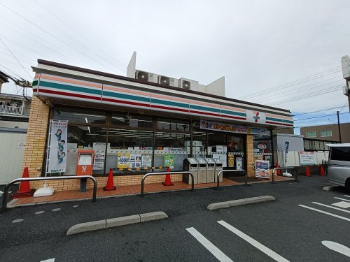 コンビニ　セブンイレブン 鳩ヶ谷坂下1丁目店（コンビニ）まで402m