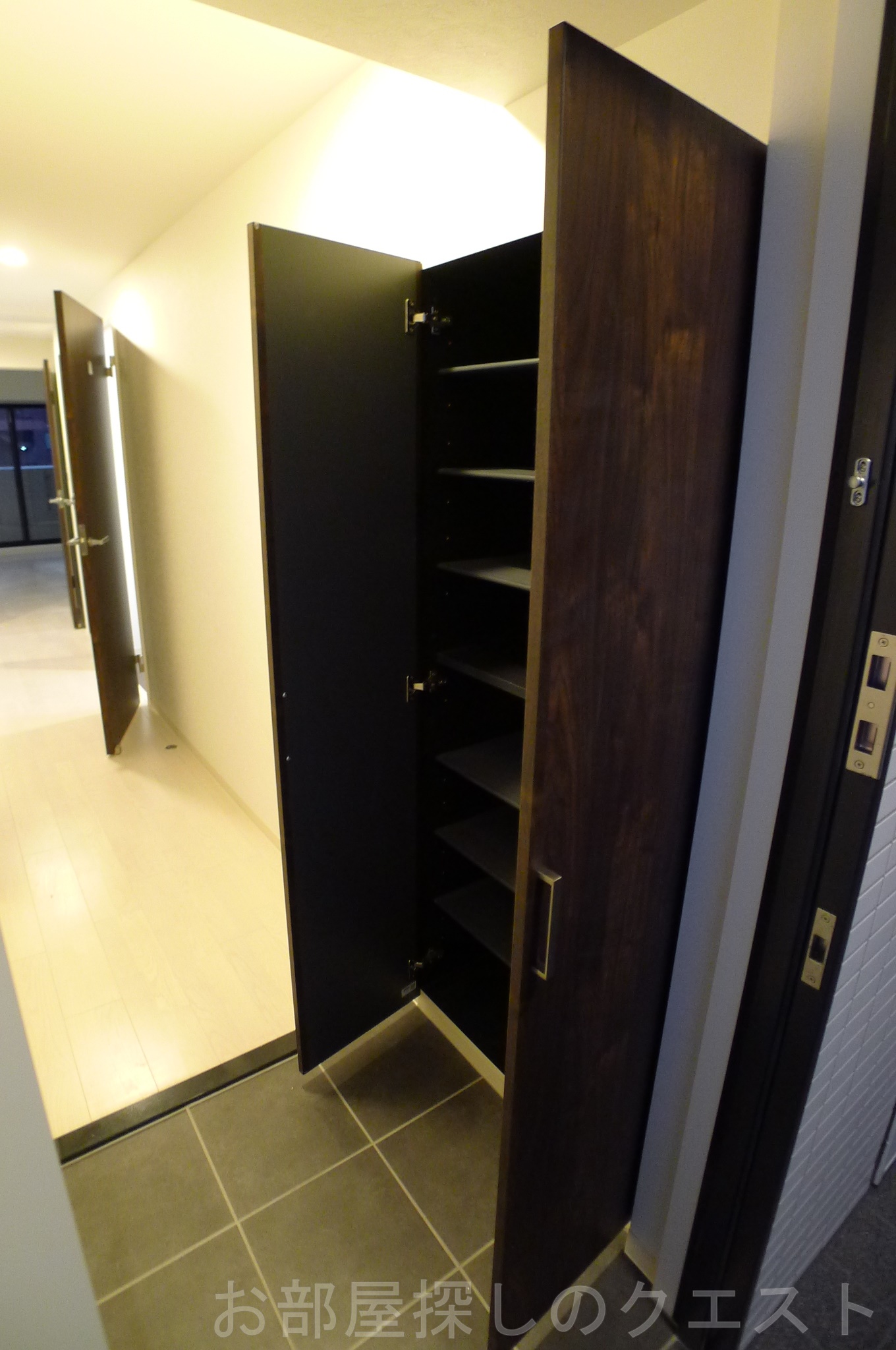 玄関　（写真は同タイプ）