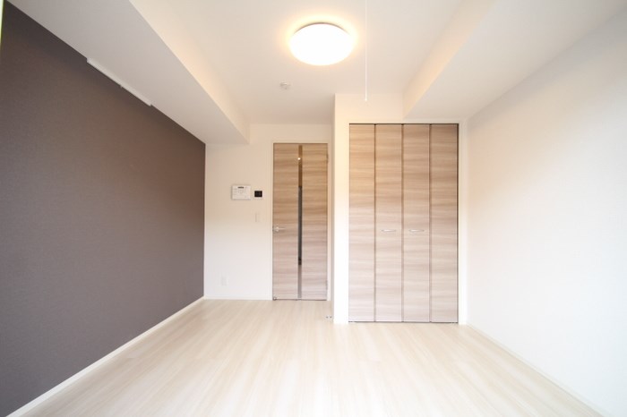 居室・リビング　角部屋・２面採光の洋室