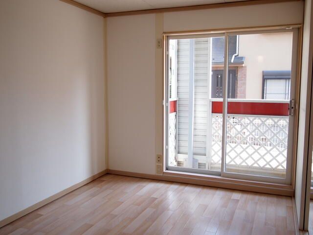 居室・リビング　こちらの居間で趣味の時間をお楽しみください