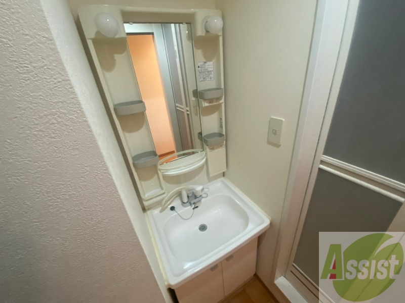 洗面設備　洗面台はこちら。身支度はここでばっちりですね。