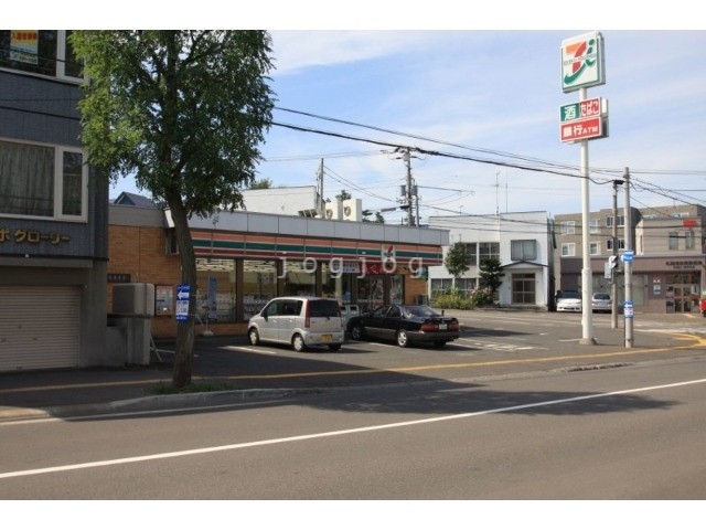 コンビニ　セブンイレブン清田6条店（コンビニ）まで900m