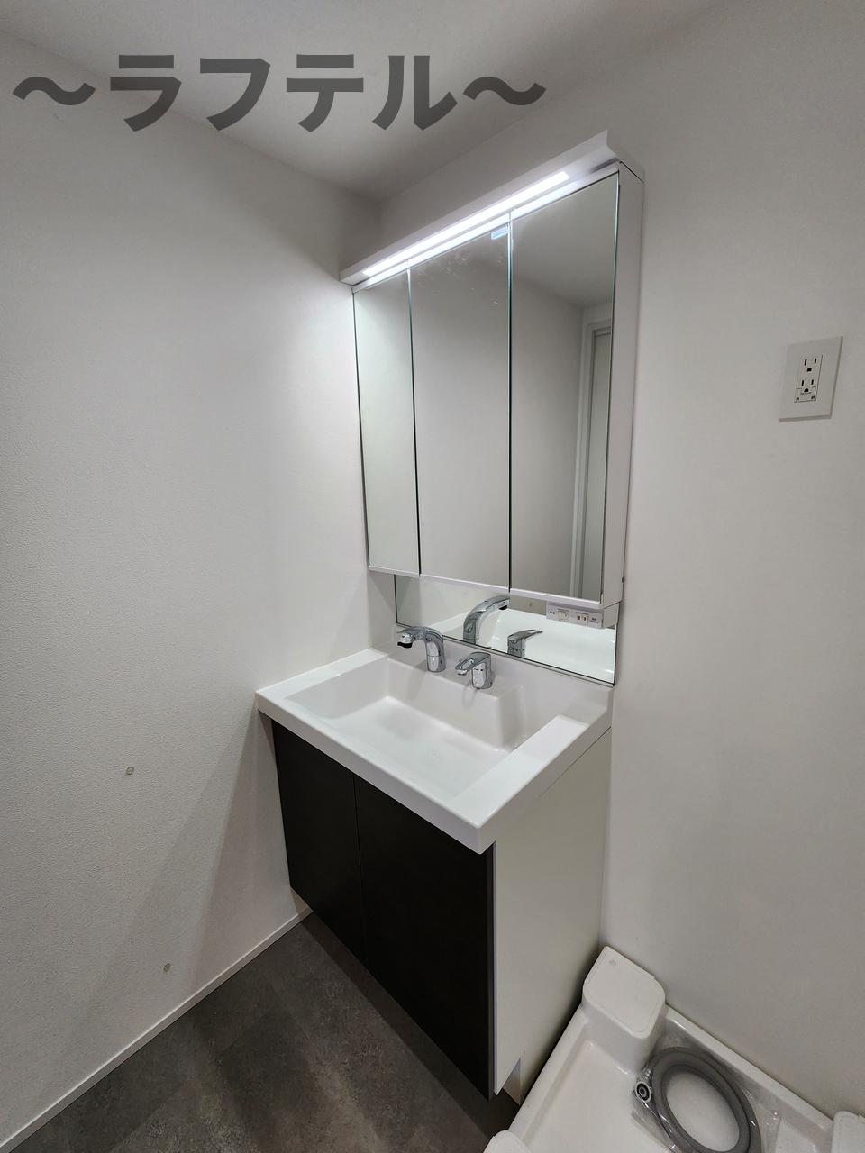 洗面設備　同メーカー施工　別部屋イメージ写真