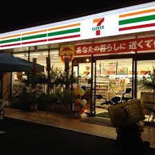 コンビニ　セブンイレブン（コンビニ）まで633m