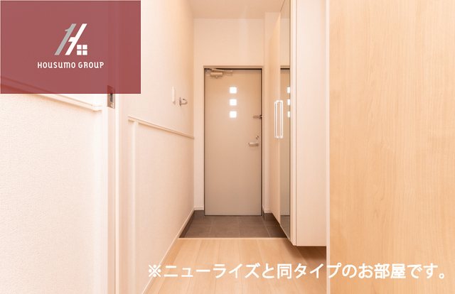 玄関　同施工会社・同型モデルの室内です。（参考写真・イメージ写真）