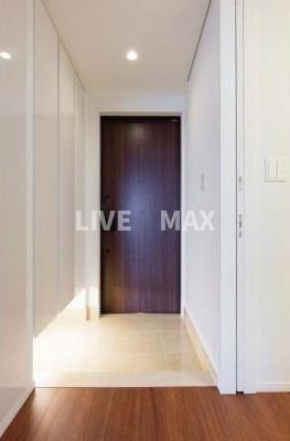 玄関　※別タイプ参考写真になります。