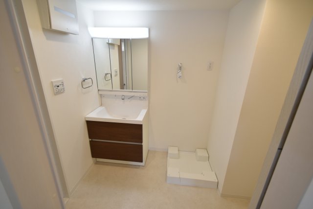 洗面設備　反転　同タイプ参考写真